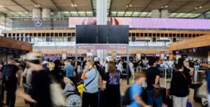 Ground flights, banks, McDonald’s restaurants, and the London Stock Exchange are all disrupted by a major Microsoft and crowd strike.